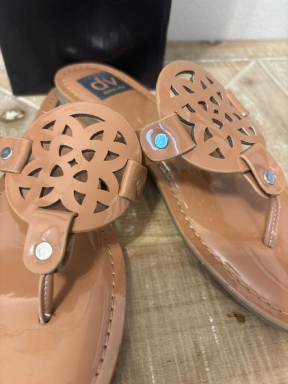 NEW Dolce Vita Gotie Café Patent Sandals Sizes: 6.5, 8, 9 - Picture 4 of 5